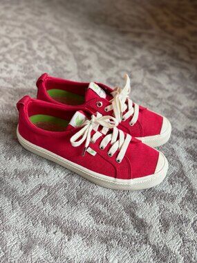 Cariuma Pink Canvas Low Top Sneakers, Size 8.5